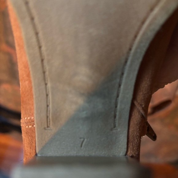 Old Navy Camel Heeled Ankle Boots Size 7 - Picture 9 of 9